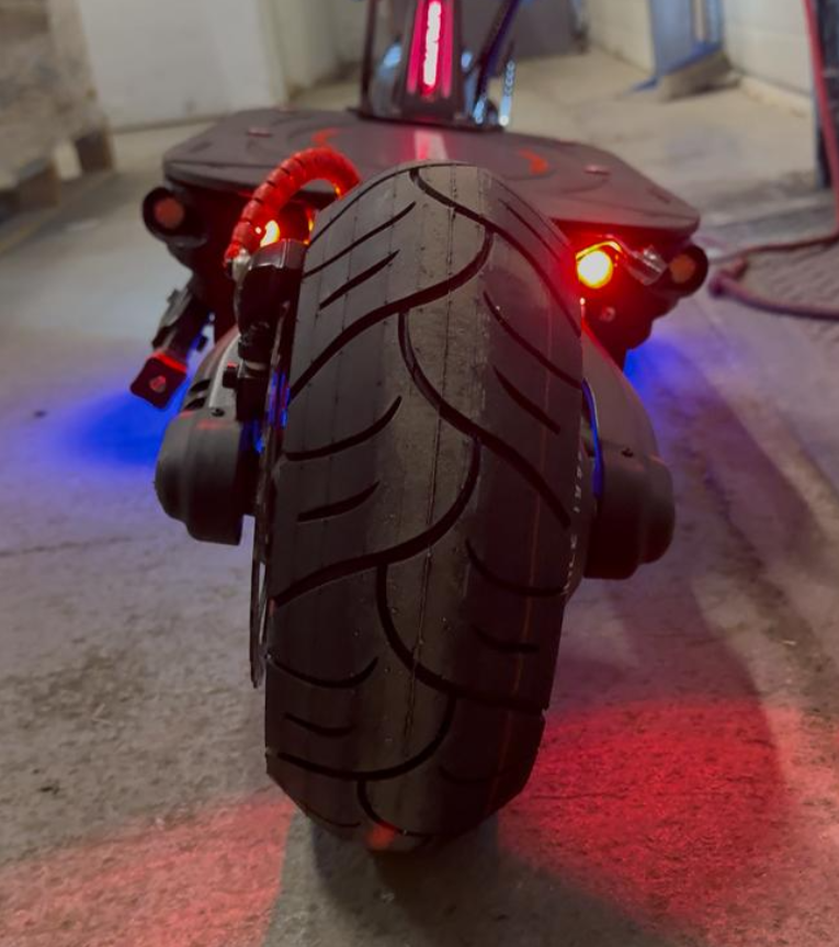11 tommer slick dekk 100/55-6.5 med lim | LuxRide